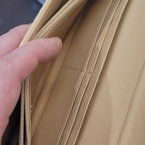 Textured beige wallet - Picture 4 of 4